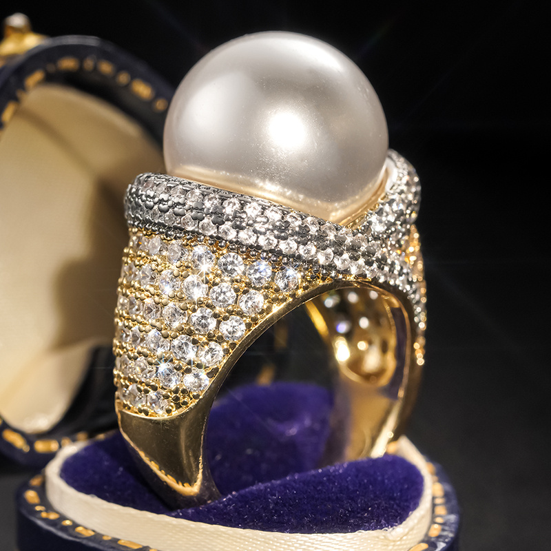 Women's Exquisite Elegant Sparkling Full Inlay Synthetic Zirconia Ring